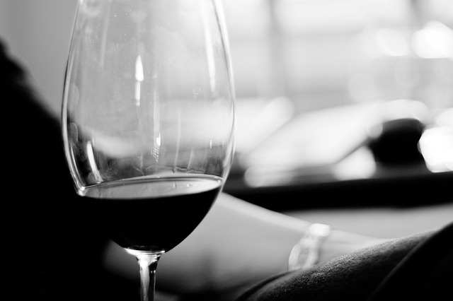 4 beneficios para la salud que otorga el vino tinto