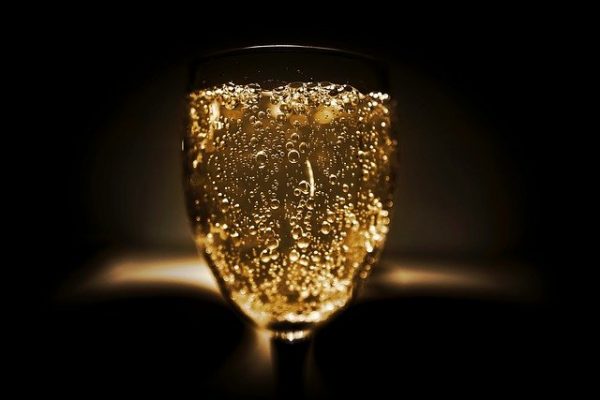 champagne-2178775_640