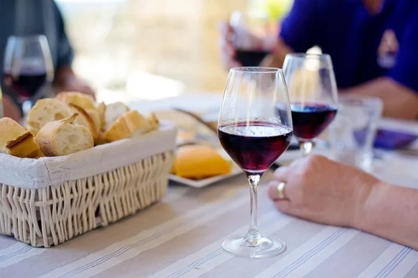 ¿Afecta la forma de la copa al sabor del vino?